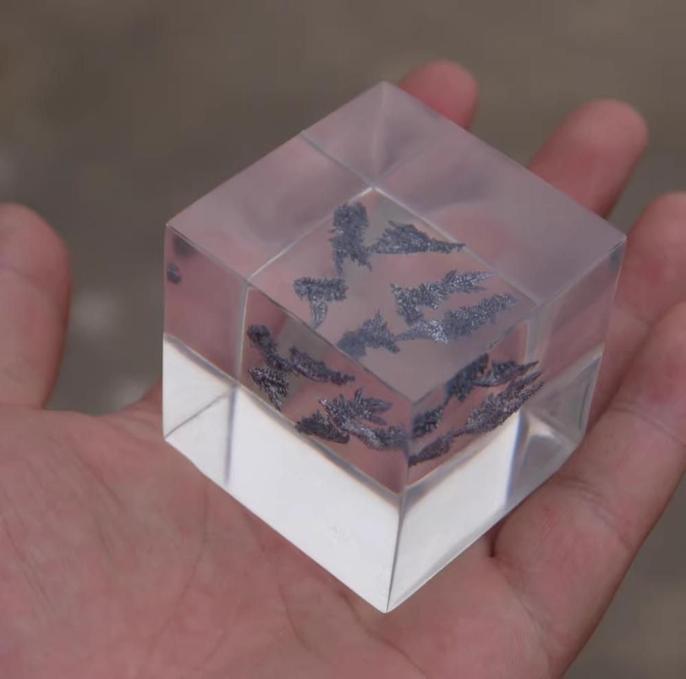 03065be00f8d9cbc8bbd2f601b3288fc81e.jpg 50mm Resin Poured Cubic Vanadium Branch High-purity V 99.9%