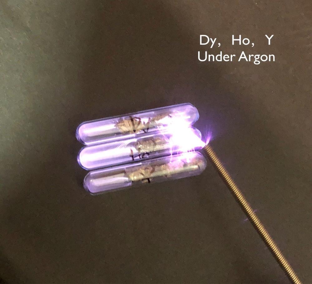 4cea3da28ab1f5199ef7ebead8305780ee8 Approximately 2g Glass Sealed Dysprosium Block, 99.9% High-purity Metal Dy