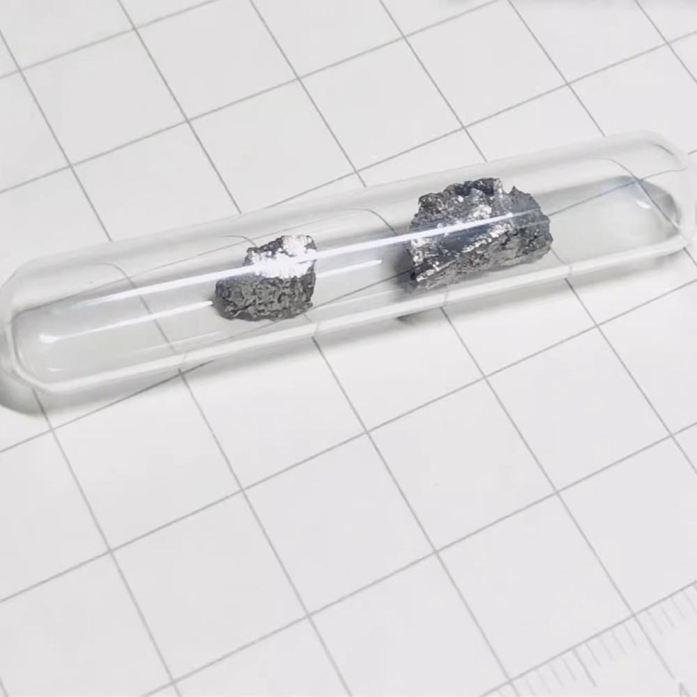 f0aeebd2f5695e5bfbdf735cfbf6277968f Approximately 1g Glass Sealed Terbium Block, 99.9% High-purity Metal Tb - Image 2