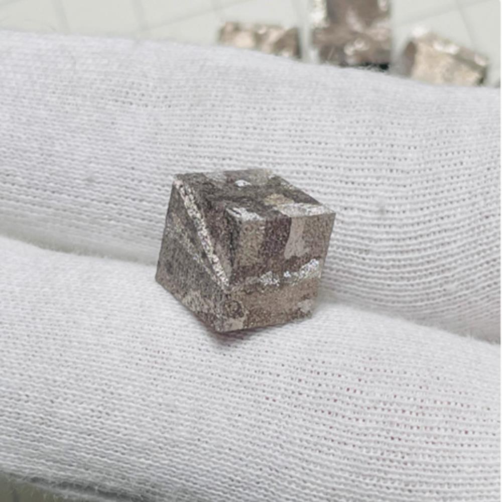 b5b9acc000d23800befcb6c615c8e19d803 Gold Phase Bismuth Cubic 10mmBi 99.99% ,Scientific Laboratory Research Materials, Element Enthusiasts Collect